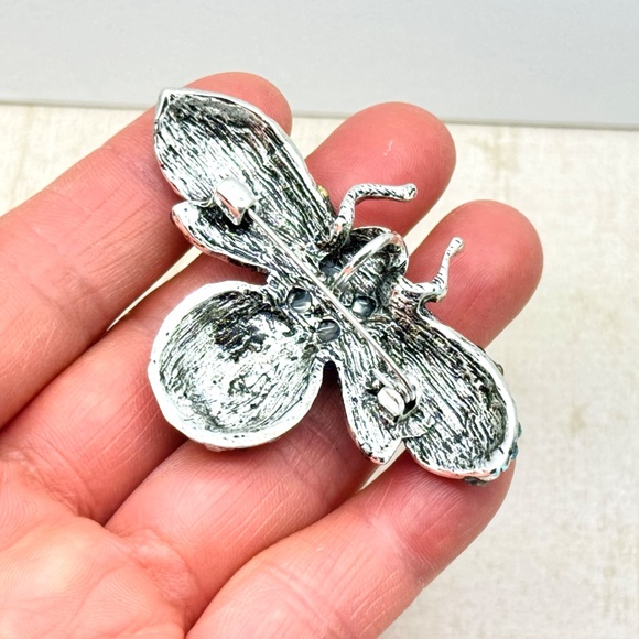Brand new honey bee rhinestone brooch Bee Necklace Pendant Honey Bee Pin - Picture 3 of 3
